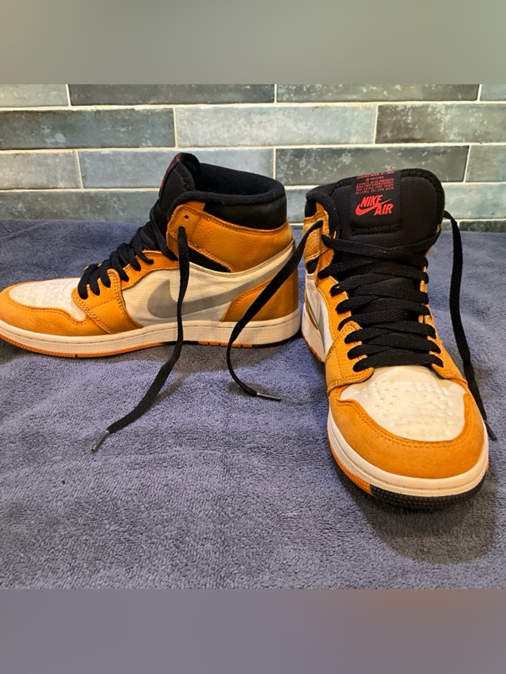 Nike Air Jordan 1 High - Orange, Black & White - Picture 11 of 16